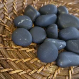 Natural tumbled-shungite pebbles